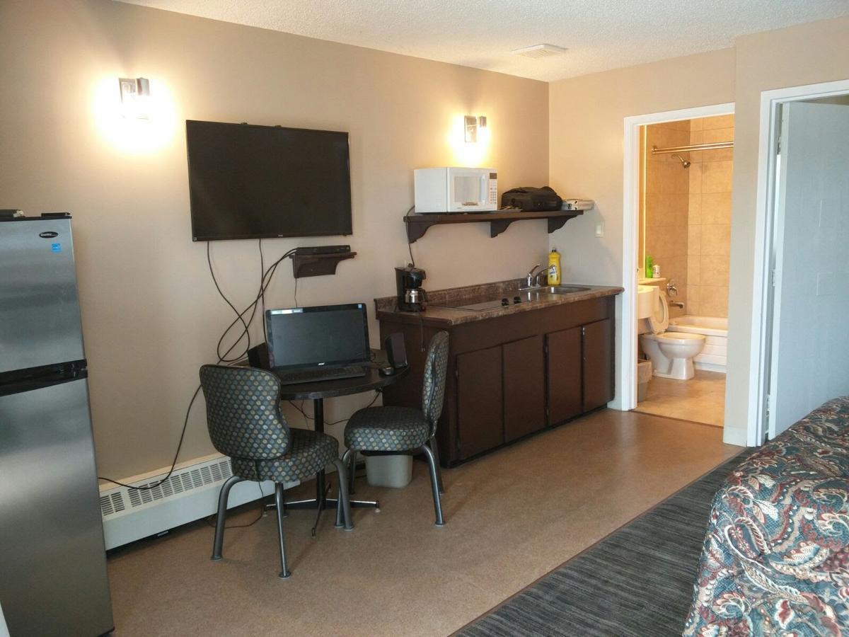 Alaskan Motel Fox Creek Extérieur photo