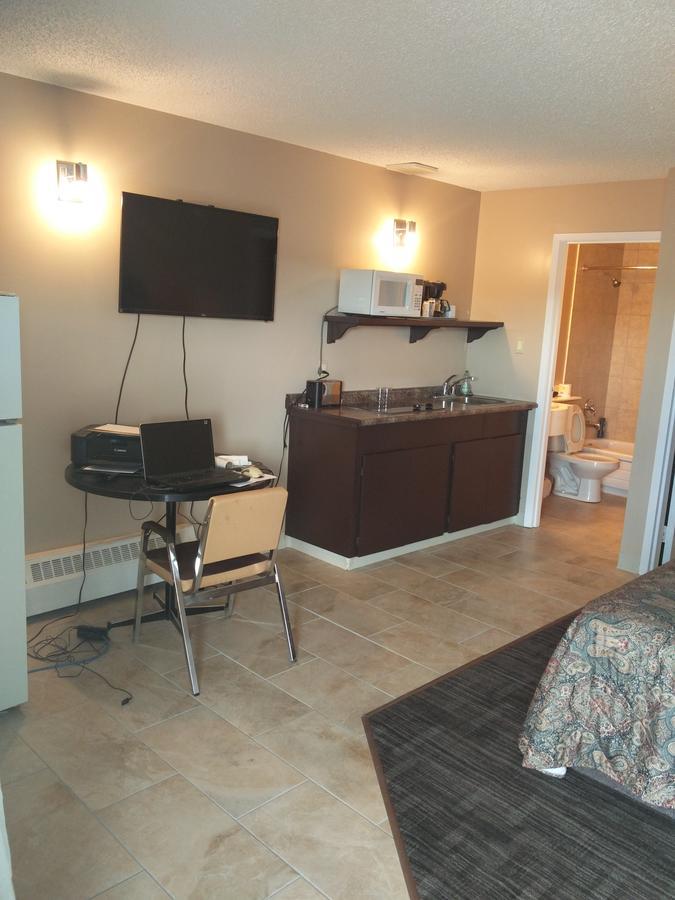 Alaskan Motel Fox Creek Extérieur photo